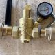 Régulateur pression eau NEUF , limite les fuites